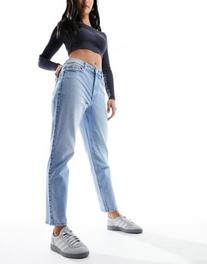 Προσφορά New Look waist enhance mom jeans in medium wash blue για 41,99€ σε Asos
