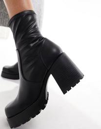 Προσφορά ASOS DESIGN Retreat mid-heeled sock boots in black για 24€ σε Asos