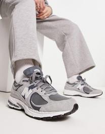 Προσφορά New Balance 2002 trainers in grey and white για 91€ σε Asos