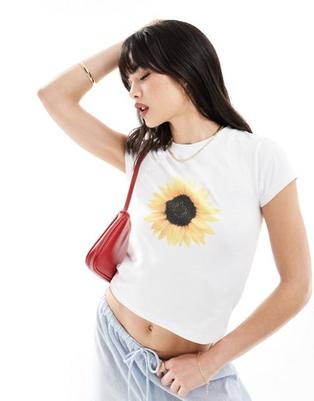 Προσφορά ASOS DESIGN baby tee with sunflower graphic in white για 19,99€ σε Asos