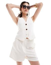 Προσφορά ASOS DESIGN high waist seam detail shorts with linen in white για 27,99€ σε Asos