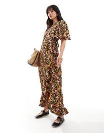 Προσφορά Vero Moda wrap front maxi dress in dark floral print για 38€ σε Asos