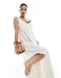 Προσφορά River Island plunge floaty maxi dress in white για 45€ σε Asos