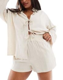 Προσφορά 4th & Reckless Plus exclusive linen shirred waist shorts in beige για 43,99€ σε Asos