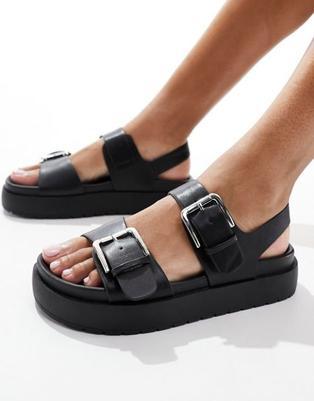 Προσφορά New Look chunky flat sandal with buckles in black για 29,99€ σε Asos