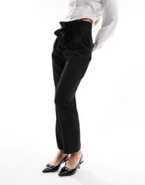 Προσφορά New Look paperbag waist formal trouser in black για 18,5€ σε Asos
