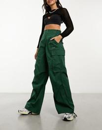 Προσφορά Nike Streetwear woven oversized cargo trousers in dark green για 53,91€ σε Asos