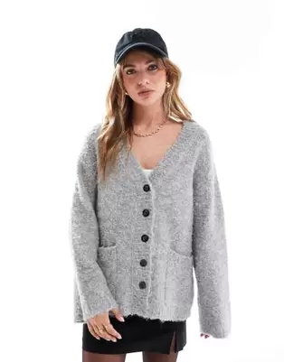 Προσφορά 4th & Reckless textured wool mix button through longline cardigan in grey για 61€ σε Asos