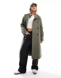 Προσφορά New Look trench coat in khaki για 87€ σε Asos