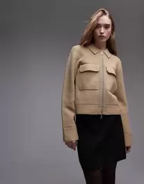 Προσφορά ARKET knitted compact milano stich jacketwith zip front and pockets in dark beige για 119€ σε Asos