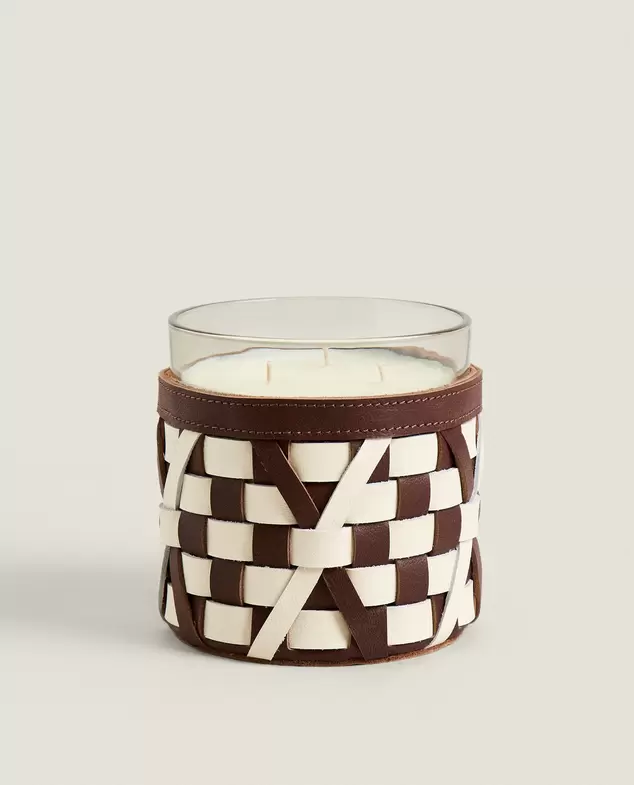 Προσφορά (620 G) ΑΡΩΜΑΤΙΚΟ ΚΕΡΙ WHITE SANTAL για 49,99€ σε ZARA HOME