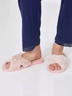 Προσφορά Slippers with pearls για 8,7€ σε Celestino