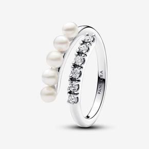 Προσφορά Ανοιχτό δαχτυλίδι με επεξεργασμένα, καλλιεργημένα μαργαριτάρια του γλυκού νερού και πέτρες pavé για 129€ σε Pandora