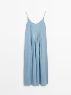Προσφορά Μίντι φόρεμα με τιράντες και λεπτομέρεια πιέτες για 99,95€ σε Massimo Dutti
