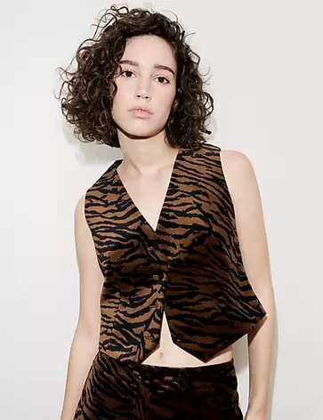 Προσφορά Βελούδινο γιλέκο με animal print για 45€ σε MARKS & SPENCER